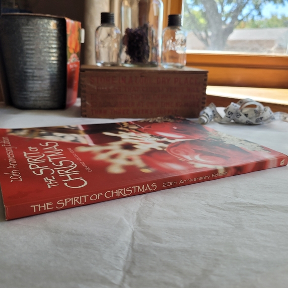 The Spirit of Christmas 20th Anniversary Edition by Leisure Arts - Picture 6 of 6
